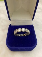 Különleges, körben buton foglalatú, cirkónia kövekkel gazdagon díszített ezüst gyűrű