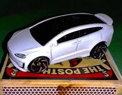 2016. MATTEL - HOT WHEELS - TESLA MODEL X - 1 :64 fém kisautó a képek szerint