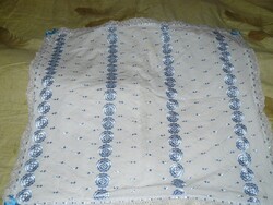 Bájos virágos madeira csipke párnahuzat