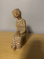 Kovács Margit kerámia  Merengő , ülő kislány 19 cm magas