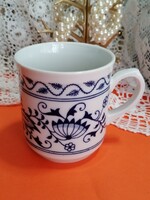 Régi,  hagymamintás porcelán teás bögre.  49.