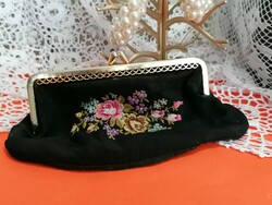 Vintage, színes virágmintás, mikrogobelines, petit point kézi hímzéssű neszesszer