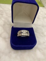 Különleges, cirkóniával gazdagon díszített ezüst gyűrű