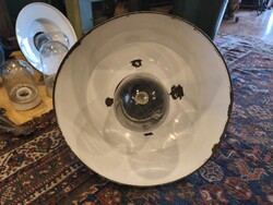 Szarvasi lámpa, nagy méretű 41 cm átmérő, üveg burával, fehér ipari vagy csarnok lámpa, patinás