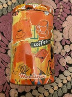 Szép,régi kávés doboz. Mérete. 17x10 cm Hátha gyűjti valaki a pléh dobozokat.