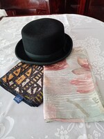 Elegáns női fekete kalap 2 db szép sállal:  barna japán valódi selyem és műszálas pasztell színű