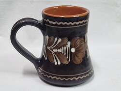 Hódmezővásárhelyi jelzett festett mázas kerámia korsó szép állapotban 13 cm. magas