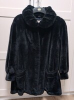 Klasszikus, fekete, elegáns műszőrme kabát