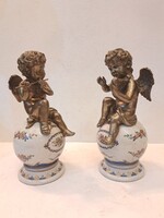 Zenélő angyalpár, két angyalkás, bronz szerelékkel ellátott, festett porcelán dísztárgy