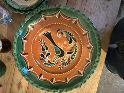 Nagyon szép madaras  42cm tál, Váczi Karcagi jelzés található rajta. 1979.