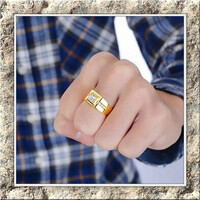 18 KARÁTOS ARANNYAL GALVANIZÁLT MAGAS FÉNYŰRE POLÍROZOTT ÜZLETI STÍLUSÚ CIRKÓNIA KÖVES GYŰRŰ