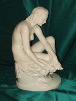 KISFALUDY STROBL ZSIGMOND MÁZAS KERÁMIA SZOBRA  -  TÖRÜLKÖZŐ NŐI AKT