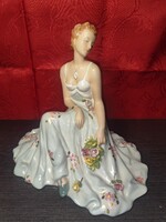 Royal Dux, szoknyás hölgy