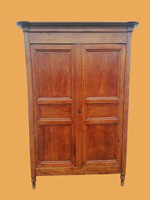 Ruhásszekrény szekrény