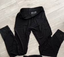 Fekete csipkés aljú leggings S