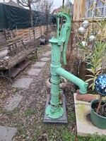 Régi öntöttvas kút