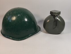Régi katonai sisak és katonai kulacs