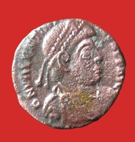 Római Bronz Valentinianus Angyal koszorúval (NZ9)
