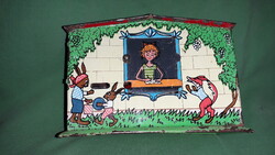 Régi LEMEZÁRUGYÁR fém lemez ritka mese Erdei állatok boltja persely a képek szerint