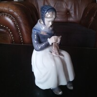 KEDVESÉRE VÁRÓ... PORCELÁN SZOBOR!