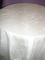 Gyönyörű virágos fehér damaszt paplanhuzat