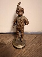 Bronz szobrocska – „Gavroche / Birichino” ihlette figura, tömör bronz, jó állapot