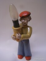 Ráhmer Mária (1911 - 1998): Lámpát tartó fiú