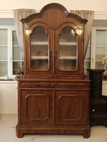 Louis Philippe diófa vitrines szekrény
