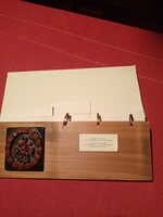 Fehér Lászlóné népművészeti  kerámiájával díszített iparművészeti asztali naptár