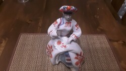 Orosz figurális porcelán.  Hímző lány.