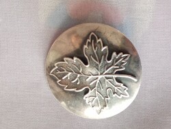 Régi ezüstözött réz iparművész  Vál Valéria ötvös bross / kitűző - levél bross