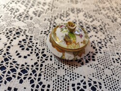 Eladó gyönyörű régi Herendi porcelán Viktória mintás mini bonbonier!