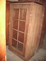 Osztott üveges Bieder könyvszekrény