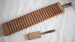 Kézi mángorló és mosófa , sulyokfa régi háztartási eszköz nagy méret 85 cm , kemény fa jó állapot