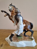 Herendi Lovát fékező csikós