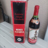 Nemes kadarka vörösbor.