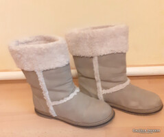 Bundabéléses bőr csizma. 38,5 -ös