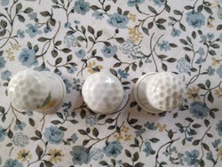 3 db porcelán gyűszű