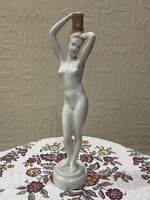 Aquincum porcelán álló női akt.