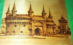 1975. Krakkó-BARBAKAN fára égetett 3D hatású falikép MILLENIUMI KIADÁS 20x16cm a képek szerint