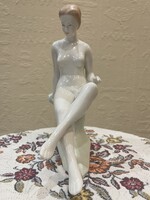 Aquincum porcelán ülő női akt.