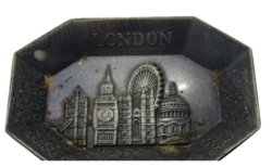 London témájú domborműves fémtál / hamutál – vintage szuvenír