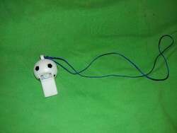 Retro trafikáru bazáráru futball labda figura nyakba akasztható működő játék síp a képek szerint