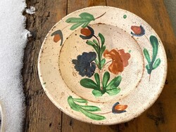 Régi cserép antik fali tányér kézzel festett virágmintás