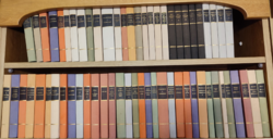 A Világirodalom Remekei sorozatból 62 könyv