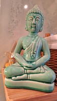 Türkiz színű, porcelán Buddha szobor