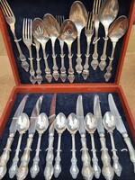 Vintage ezüstözött evőeszköz készlet díszdobozban – klasszikus mintázat