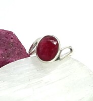 Ezüst gyűrű rubin kővel,54-es méret.
