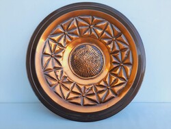 Retro kezmuves falitanyer