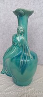 Zsolnay alapmázas szecessziós porcelán váza rajta ülő női figurával, 24 cm magas